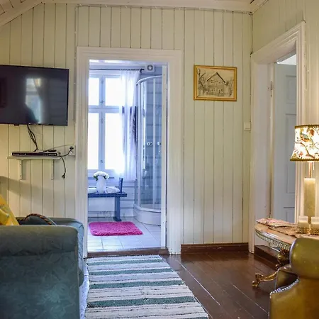 Appartamento Nice In W/ Wifi And 2 Bedrooms Gol